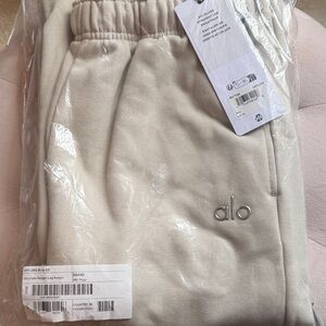 ALO Yoga Straight Leg Sweatpants